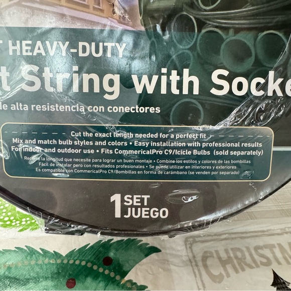 GEMMY Commercial Pro HeavyDuty 100 E17 Base Christmas Light String with Sockets - Picture 2 of 8